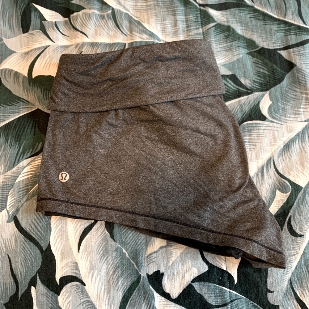 Lululemon size 10 yoga shorts